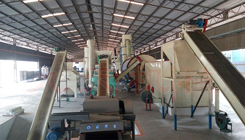 �R��(l��i)����ľм��əC(j��)���a(ch��n)�F(xi��n)��(ch��ng)1